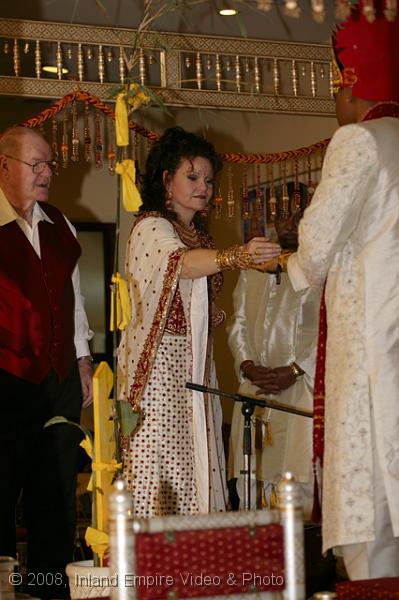 CC8V5133_RT8.jpg - Indian Wedding
8-8-08